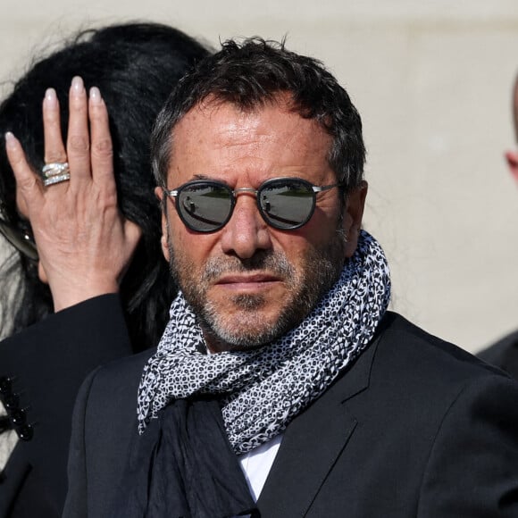 Bernard Montiel - Obsèques de la chanteuse Régine au Crematorium du cimetière du Père-Lachaise à Paris. Le 9 mai 2022 © Jacovides-Moreau / Bestimage