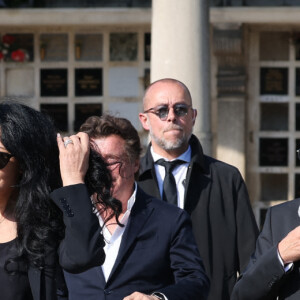 Yamina Benguigui et Bernard Montiel - Obsèques de la chanteuse Régine au Crematorium du cimetière du Père-Lachaise à Paris. Le 9 mai 2022 © Jacovides-Moreau / Bestimage