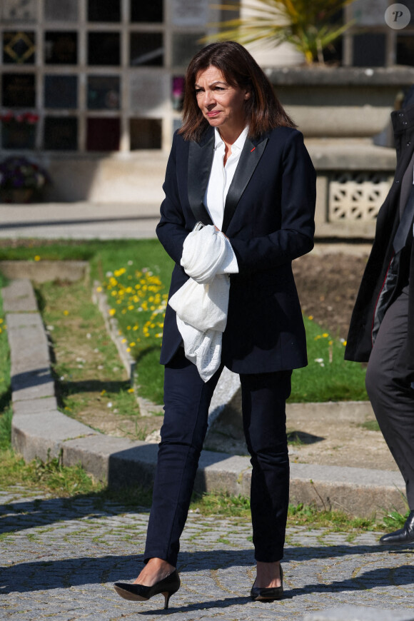 Anne Hidalgo - Obsèques de la chanteuse Régine au Crematorium du cimetière du Père-Lachaise à Paris. Le 9 mai 2022 © Jacovides-Moreau / Bestimage