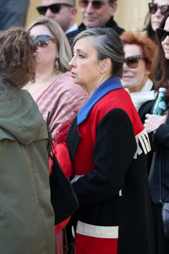 Catherine Ringer - Obsèques de la chanteuse Régine au Crematorium du cimetière du Père-Lachaise à Paris. Le 9 mai 2022 © Jacovides-Moreau / Bestimage