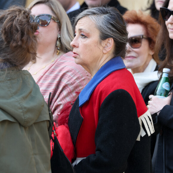 Catherine Ringer - Obsèques de la chanteuse Régine au Crematorium du cimetière du Père-Lachaise à Paris. Le 9 mai 2022 © Jacovides-Moreau / Bestimage