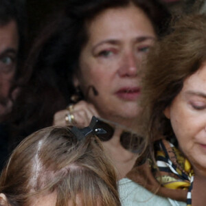 Jane Birkin et Olivier Gluzman - Sorties des obsèques de la chanteuse Régine au Crematorium du cimetière du Père-Lachaise à Paris. Le 9 mai 2022 © Jacovides-Moreau / Bestimage