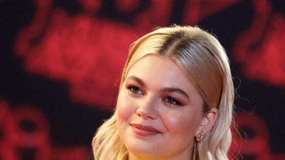 Louane : Femme fatale en robe Dior fendue, elle impressionne après son grand retour !