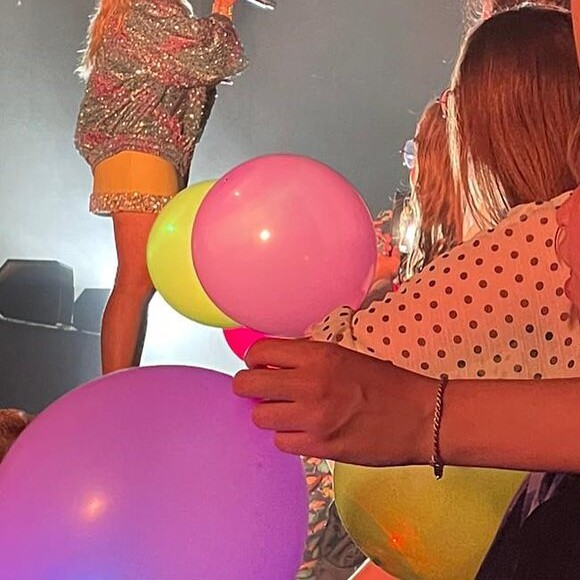 Louane était en concert à Nîmes pour la première fois depuis 4 ans, et est de plus en plus sexy ! @ Instagram / Louane