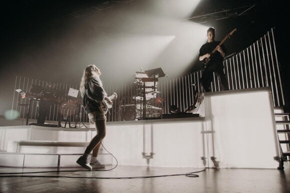 Louane était en concert à Nîmes pour la première fois depuis 4 ans, et est de plus en plus sexy ! @ Instagram / Louane