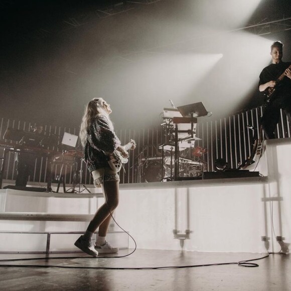 Louane était en concert à Nîmes pour la première fois depuis 4 ans, et est de plus en plus sexy ! @ Instagram / Louane