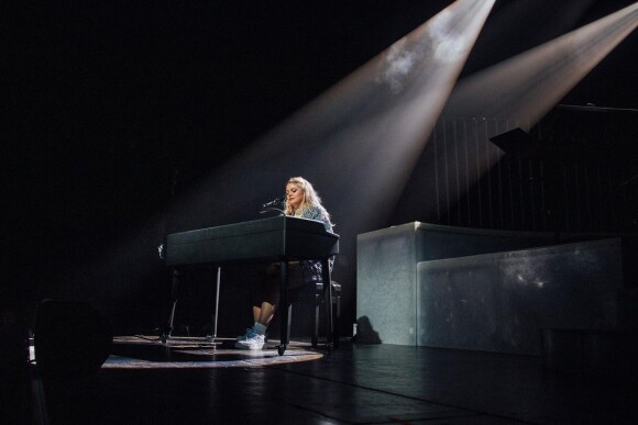 Louane était en concert à Nîmes pour la première fois depuis 4 ans, et est de plus en plus sexy ! @ Instagram / Louane