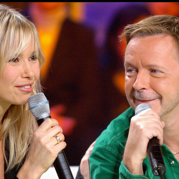 Renaud et sa compagne Romane Serda sur le plateau de l'emission "Un samedi soir avec Jean Marie Bigard" le 5 novembre 2004 