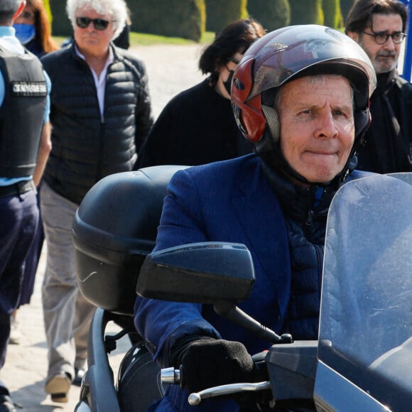 Patrick Poivre d'Arvor - Sorties de l'hommage funèbre à Jacques Perrin aux Invalides à Paris, France, le 29 avril 2022