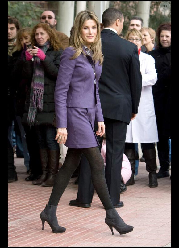 Dans le domaine businesswoman toujous tendance, la princesse Letizia d'Espagne excelle. La preuve avec ce tailleur violet des plus flatteurs. 