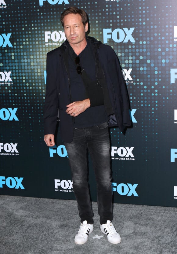 David Duchovny (bras en écharpe) lors de la soirée de l'émission ''Empire'' FOX Upfront au Woolman Rink de Central Park à New York, le 15 mai 2017.