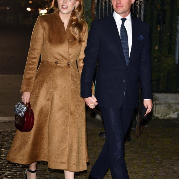 La princesse Beatrice, duchesse d'York et son mari Edoardo Mapelli Mozzi - La famille royale arrive au service de chant communautaire Together At Christmas à l'abbaye de Westminster à Londres le 8 décembre 2021. 