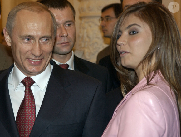Archives - Vladimir Poutine et Alina Kabaeva - Le président de Russie rencontre les champions olympiques. Le 4 novembre 2004