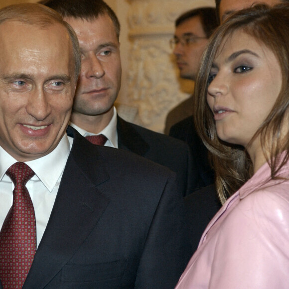 Archives - Vladimir Poutine et Alina Kabaeva - Le président de Russie rencontre les champions olympiques. Le 4 novembre 2004