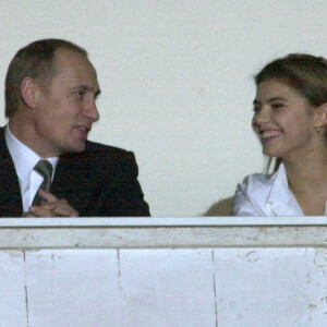 Vladimir Poutine et Alina Kabaeva en tribune en 2007 à Moscou