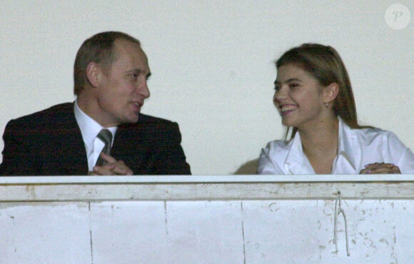 Vladimir Poutine et Alina Kabaeva en tribune en 2007 à Moscou