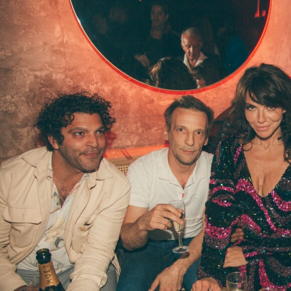 Exclusif - Vincent Heneine, Mathieu Kassovitz, Sandra Sisley et son mari Tomer Sisley, Marie Douce - Soirée du 49ème anniversaire de Sandra Sisley (née le 25 avril) et les 6 ans de "Retrouvite" avec son mari Tomer au restaurant Mamamia à Paris © Pierre Perusseau/Bestimage