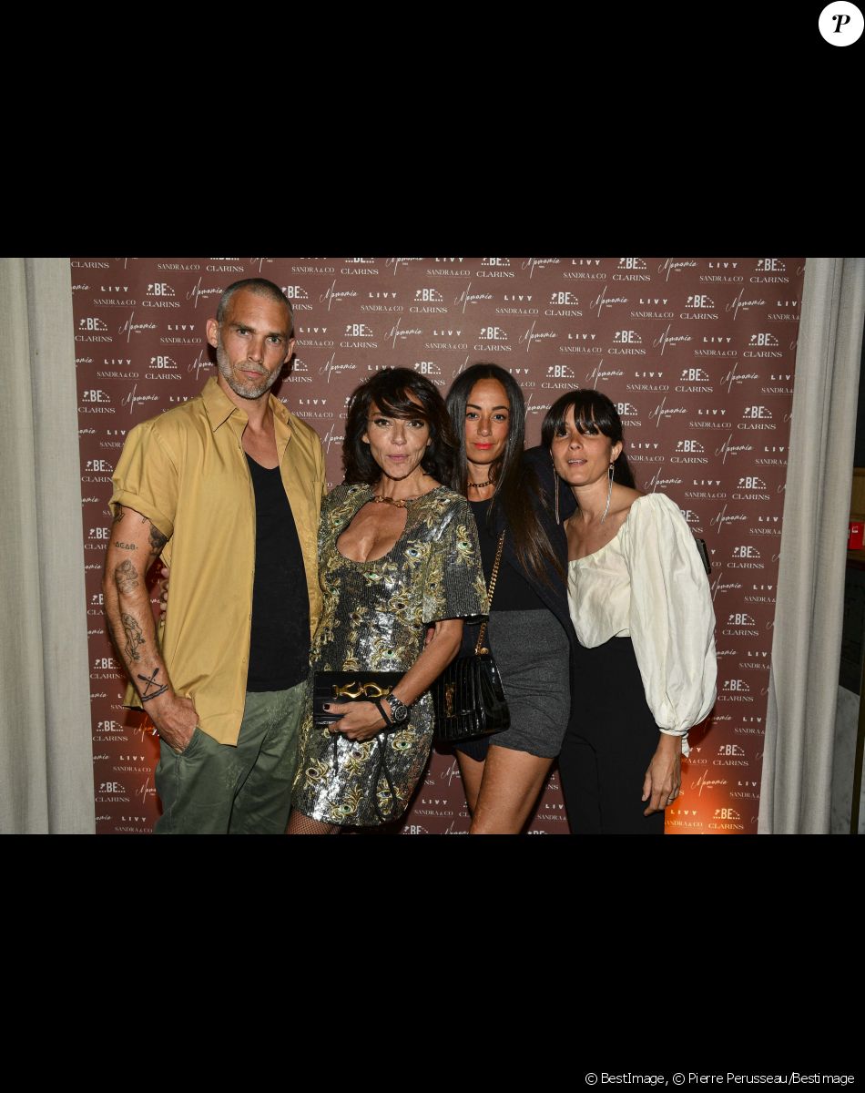 Exclusif - Gianni Giardinelli, Sandra Sisley, Janane Boudili et Gaëlle Constantini - Soirée du 49ème anniversaire de Sandra Sisley (née le 25 avril) et les 6 ans de "Retrouvite" avec son mari Tomer au restaurant Mamamia à Paris © Pierre Perusseau/Bestimage