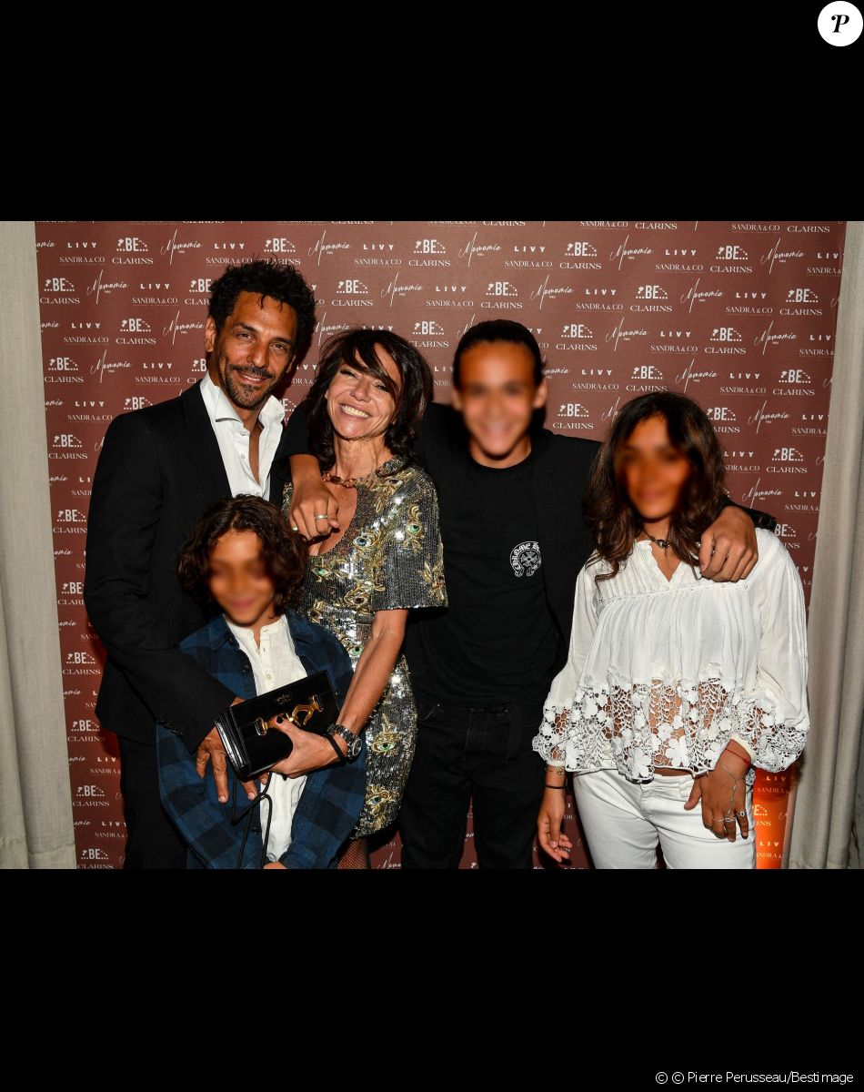 Tomer et Sandra Sisley avec les enfants Dino, Liv Shaya et Levin - Soirée du 49ème anniversaire de Sandra Sisley (née le 25 avril) et les 6 ans de "Retrouvite" avec son mari Tomer au restaurant Mamamia à Paris © Pierre Perusseau/Bestimage
