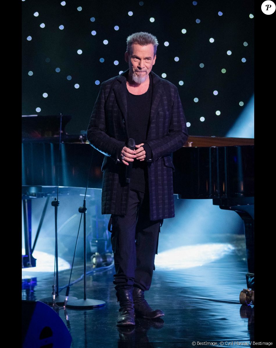 Exclusif - Florent Pagny, chant (PAGNY – L'avenir) - Enregistrement de l'émission "Symphonie pour la vie, Spéciale Pièces Jaunes" aux Folies Grüss à Paris, diffusée le 4 février sur France 3. Le 12 janvier 2022 © Cyril Moreau / Bestimage Dans le cadre magique des Folies Gruss, les artistes se sont réunis pour offrir aux téléspectateurs un gala exceptionnel en soutien à la Fondation des Hôpitaux et à l'opération Pièces jaunes. C'est un spectacle unique que vous allez découvrir, présenté par F.Bollaert et G.Capuçon ! En effet, pour cette édition de Symphonie pour la vie, l'art équestre et la voltige s'ajoutent à la musique avec l'Orchestre Lamoureux, dirigé par 4 chefs de renommée internationale, et les plus grands noms du classique et de la variété. Symphonie pour la vie, c'est à l'origine une bande d'amis, des artistes classiques, qui se sont réunis pour enregistrer un disque au profit des soignants pendant le premier confinement au printemps 2020. Cette initiative a immédiatement été soutenue par France Télévisions avec une soirée spéciale enregistrée au Théâtre du Châtelet et diffusée en prime time sur France 3. Dans ce bel élan, 2021 a connu la seconde édition de ce projet à l'Opéra-Comique et en 2022, pour la troisième année consécutive. Symphonie pour la vie s'associe à la Fondation des hôpitaux, présidée par Brigitte Macron, et les artistes à l'origine du projet sont rejoints par de nouveaux venus qui s'impliquent tous avec l'envie de soutenir cette initiative ! Ils évolueront sur la piste des Folies Gruss, accueillis par les artistes de la Compagnie Alexis Gruss dont les numéros ponctueront la soirée. La Compagnie Gruss est une merveilleuse histoire de famille de trois générations d'artistes équestres, aériens et musiciens, à jamais saltimbanques et résolument tournés vers l'avenir. Et bien sûr, toute la soirée, des appels aux dons seront lancés par les artistes : les contributions de chacun permettant de changer le quotidien des enfants hospitalisés et de leurs familles. L'opération Pièces jaunes existe depuis plus de 30 ans maintenant, elle est à nouveau parrainée cette année par D.Deschamps. Depuis plus de 30 ans, l'opération Pièces Jaunes est le grand rendez-vous de la générosité de début d'année avec sa collecte emblématique et sa tirelire. Pour améliorer la vie quotidienne des enfants, des adolescents et des jeunes adultes hospitalisés, la Fondation des Hôpitaux, à travers l'opération Pièces jaunes, subventionne chaque année de nombreux projets dans les hôpitaux publics français. Depuis 1989, plus de 9 100 projets ont été financés sur tout le territoire : 90 maisons des ados, 2 900 chambres parents-enfants, 421 espaces de jeux, mais également des maisons des familles, des séjours thérapeutiques.