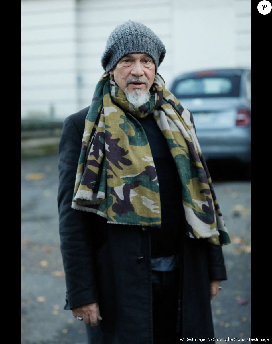 Exclusif - Florent Pagny - Sorties de l'émission "Vivement Dimanche" qui sera diffusée le 21 novembre 2021 au studio Gabriel à Paris, France, le 03 novembre 2021. © Christophe Clovis / Bestimage