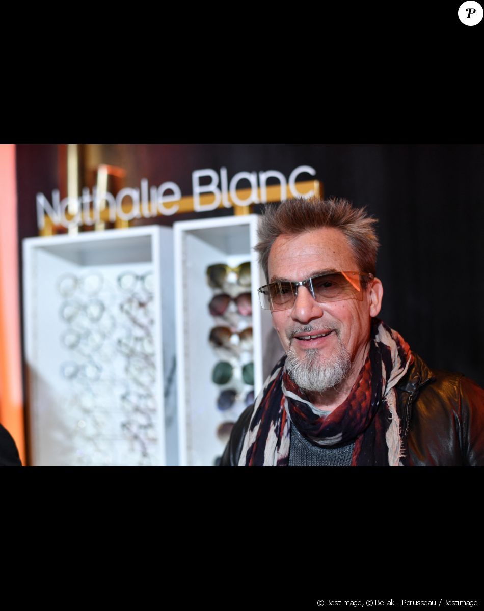 Florent Pagny - Pour célébrer l'anniversaire de sa Maison, Nathalie Blanc réunissait, ce vendredi, les amis de la marque pour assister à un événement exclusif au Café de l'Homme, face à la Tour Eiffel. La maison a dévoilé sa dernière collection "Lazy Crazy Night in my Palace" lors de la soirée, en off du SILMO, le salon international de l'optique. Les célébrités, influenceurs, journalistes et opticiens ont pu découvrir les modèles en avant-première et M.Gardot a fait la surprise de venir chanter pour son amie Nathalie Blanc. Paris le 24 septembre 2021. © Bellak - Perusseau / Bestimage