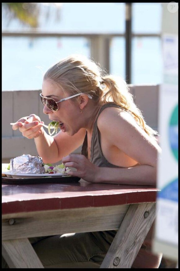 LeAnn Rimes déjeune dans un restaurant de Malibu, le 27 janvier... sans son boyfriend Eddie Cibrian.