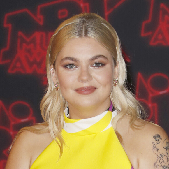 NO WEB - Louane Emera lors de la 23ème édition des NRJ Music Awards 2021 au Palais des Festivals de Cannes, le 20 novembre 2021. © Christophe Aubert via Bestimage