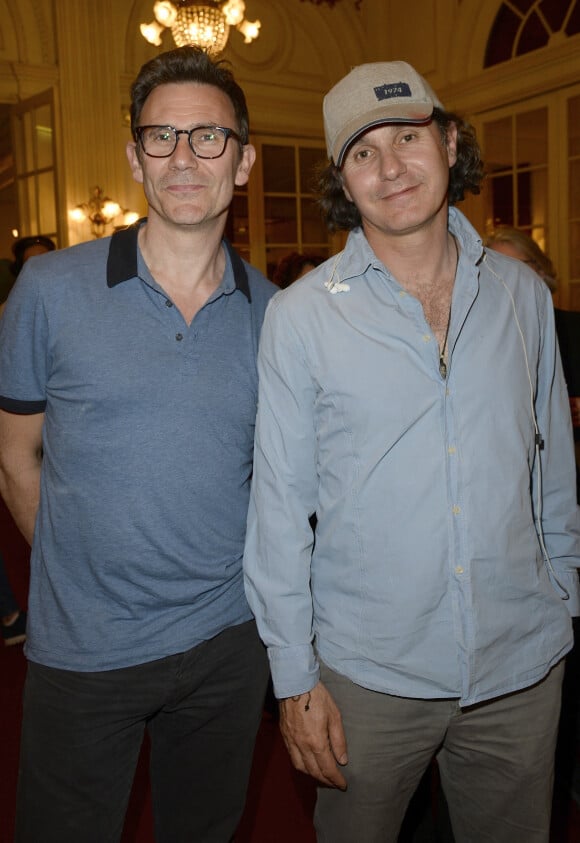 Michel Hazanavicius et son frère Serge Hazanavicius - Générale de la pièce "Open Space" au théâtre de Paris le 11 mai 2015. 