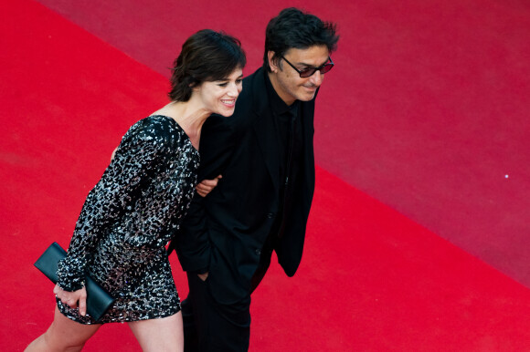 Charlotte Gainsbourg et son compagnon Yvan Attal à la montée des marches du film "How to Talk With Girls at Parties" lors du 70ème Festival International du Film de Cannes, le 21 mai 2017.