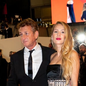 Sean Penn, sa fille Dylan Penn - Montée des marches du film " Flag Day" lors du 74ème Festival International du Film de Cannes. Le 10 juillet 2021 © Borde-Jacovides-Moreau / Bestimage