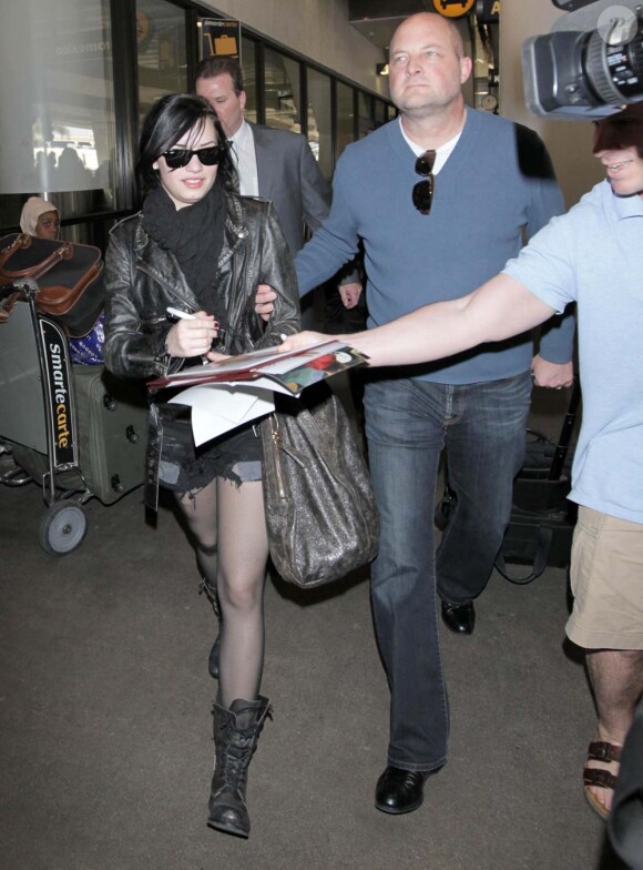 Demi Lovato, à l'aéroport LAX de Los Angeles, de retour de Londres, le 29 janvier 2010.
