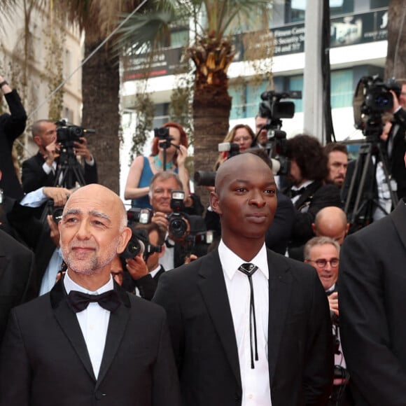 Omar Sy, Mathieu Vadepied, Alassane Diong, Jonas Bloquet - Montée des marches du film " Top Gun : Maverick " lors du 75ème Festival International du Film de Cannes. Le 18 mai 2022 © Cyril Moreau / Bestimage 