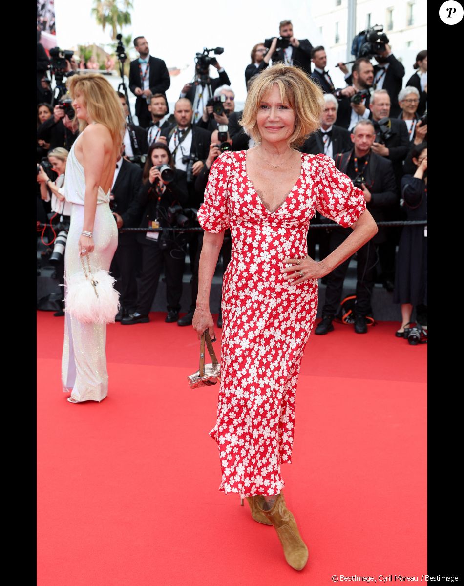 Clémentine Célarié - Montée des marches du film " Top Gun : Maverick " lors du 75ème Festival International du Film de Cannes. Le 18 mai 2022 © Cyril Moreau / Bestimage