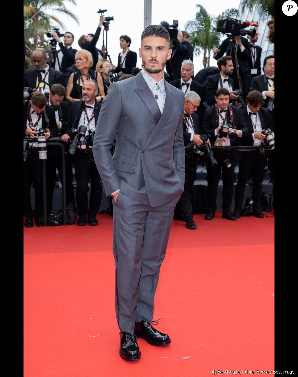 Baptiste Giabiconi - Montée des marches du film " Top Gun : Maverick " lors du 75ème Festival International du Film de Cannes. Le 18 mai 2022 © Olivier Borde / Bestimage