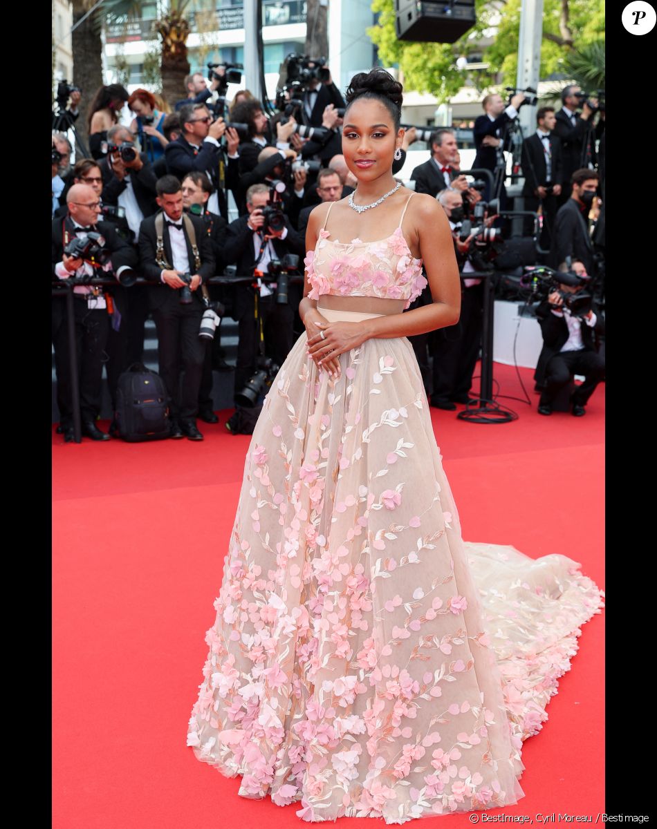 Clémence Botino - Montée des marches du film " Top Gun : Maverick " lors du 75ème Festival International du Film de Cannes. Le 18 mai 2022 © Cyril Moreau / Bestimage