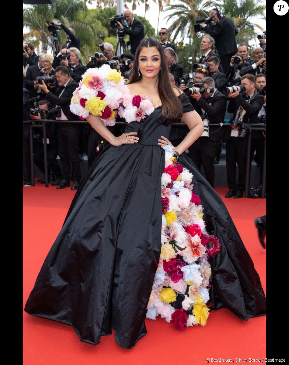 Aishwarya Rai Bachchan - Montée des marches du film " Top Gun : Maverick " lors du 75ème Festival International du Film de Cannes. Le 18 mai 2022 © Olivier Borde / Bestimage