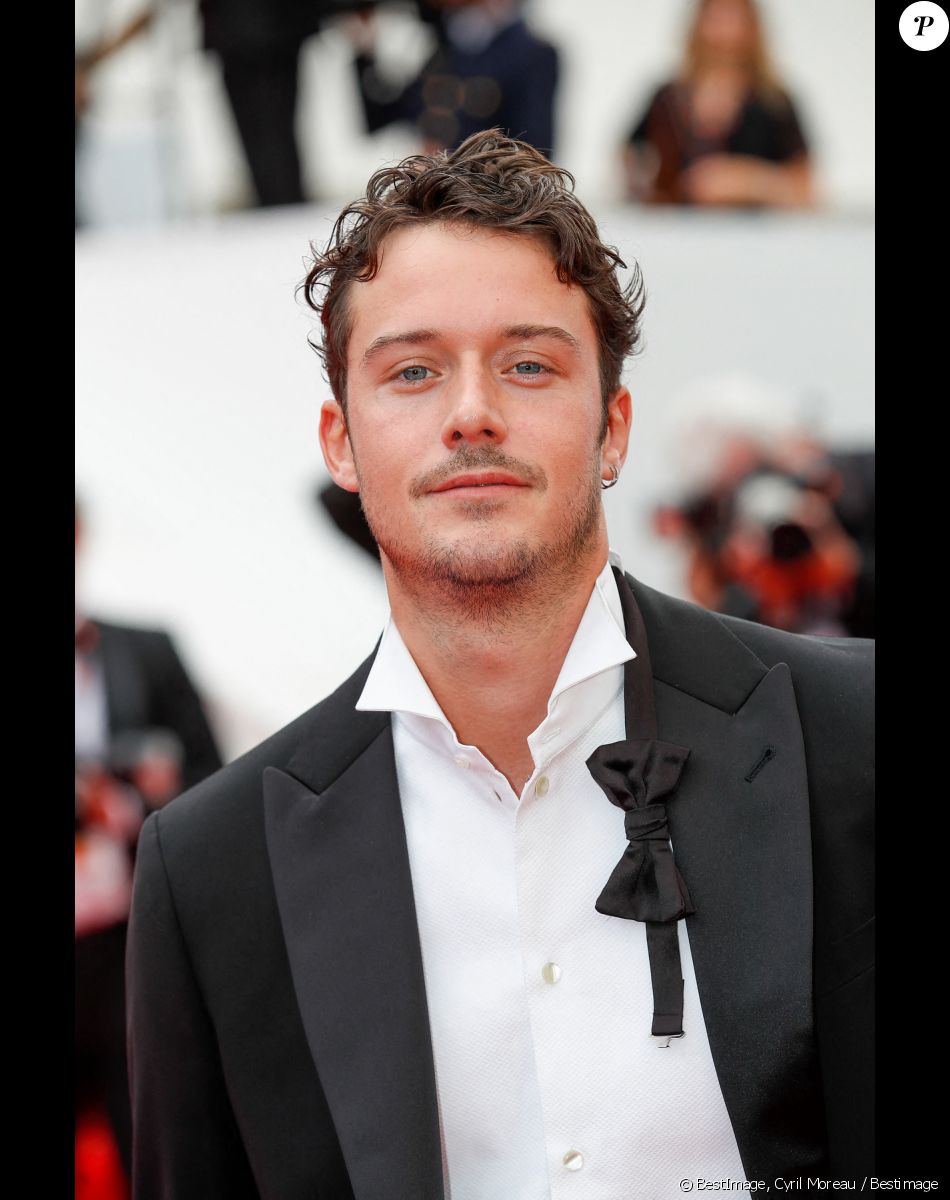 Cesar Domboy - Montée des marches du film " Top Gun : Maverick " lors du 75ème Festival International du Film de Cannes. Le 18 mai 2022 © Cyril Moreau / Bestimage