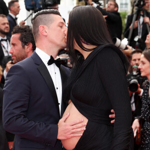 Andre Lemmers et sa compagne Adriana Lima (enceinte) - Montée des marches du film " Top Gun : Maverick " lors du 75ème Festival International du Film de Cannes. Le 18 mai 2022 © Cyril Moreau / Bestimage 