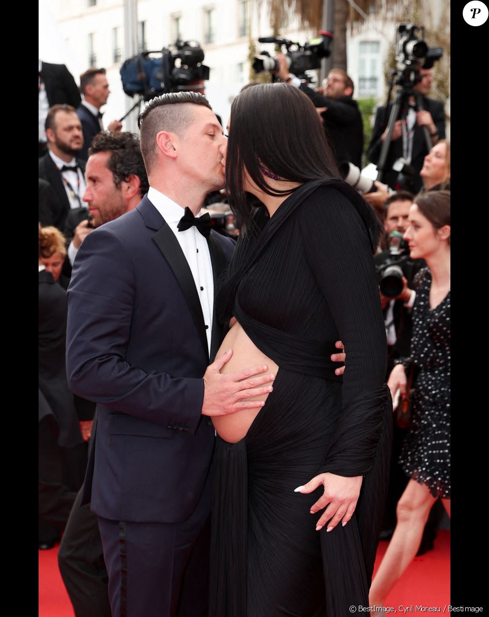 Andre Lemmers et sa compagne Adriana Lima (enceinte) - Montée des marches du film " Top Gun : Maverick " lors du 75ème Festival International du Film de Cannes. Le 18 mai 2022 © Cyril Moreau / Bestimage
