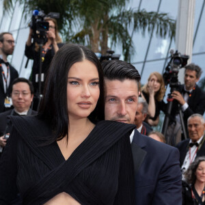 Andre Lemmers et sa compagne Adriana Lima (enceinte) - Montée des marches du film " Top Gun : Maverick " lors du 75ème Festival International du Film de Cannes. Le 18 mai 2022 © Olivier Borde / Bestimage 