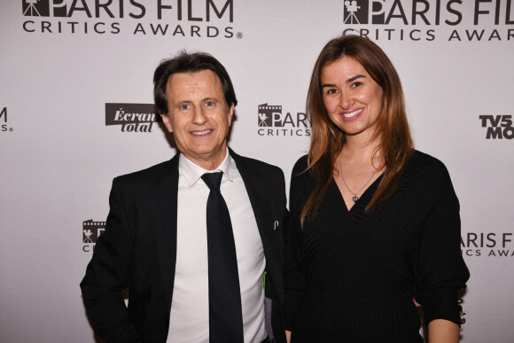 Vincent Perrot et sa femme Virginie - Photocall de la première édition du "Paris Film Critics Awards" à l'hôtel Royal Monceau à Paris le 7 février 2022. © Rachid Bellak/Bestimage