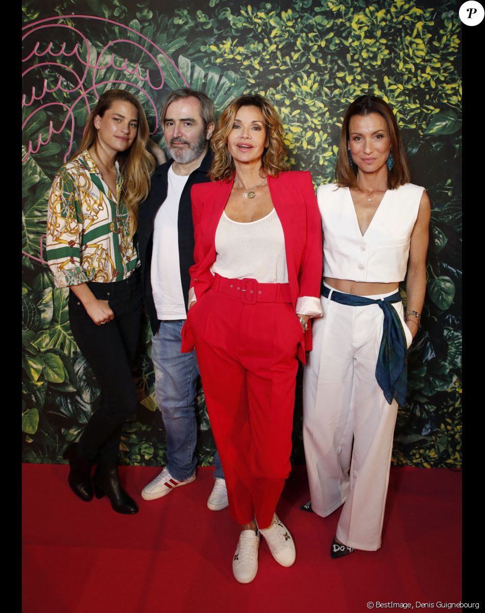 Exclusif - Solène Hébert, Jennifer Lauret, Ingrid Chauvin et Arnaud Henriet lors d'une séance photo pour la série "Demain nous appartient" lors de la 5ème saison du festival International des Séries "Canneseries" à Cannes, France, le 2 avril 2022. © Denis Guignebourg/Bestimage