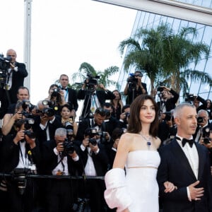 Anne Hathaway, Jeremy Strong, Jaylin Webb, James Gray et Michael Banks Repeta - Montée des marches du film " Armageddon Time " lors du 75ème Festival International du Film de Cannes. Le 19 mai 2022 © Olivier Borde / Bestimage 