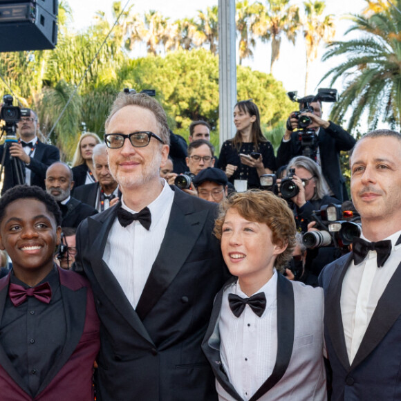 Anne Hathaway, Jaylin Webb, Jeremy Strong, Michael Banks Repeta, James Gray - Montée des marches du film " Armageddon Time " lors du 75ème Festival International du Film de Cannes. Le 19 mai 2022 © Olivier Borde / Bestimage 