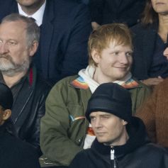 Ed Sheeran avec sa femme Cherry Seaborn et son père John Sheeran - People assistent à la victoire du PSG (2) face à Manchester City (0) lors de la deuxième journée de la Ligue des champions au Parc des Princes à Paris le 28 septembre 2021. © Cyril Moreau/Bestimage 