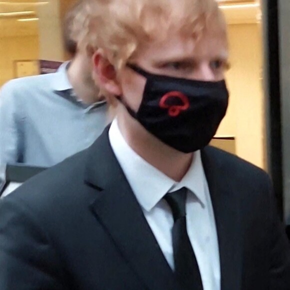 Ed Sheeran à la sortie du tribunal à Londres dans le cadre de son procès pour plagiat sur la chanson "Shape Of you" à Londres, Royaume Uni, le 16 mars 2022. 