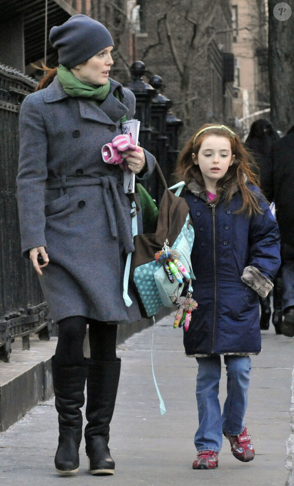 Julianne Moore passe chercher sa fille à l'école à New York le 13 janvier 2010