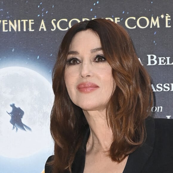 Monica Bellucci - M.Bellucci au photocall du film "La Benfana vien di Notte 2" à Rome