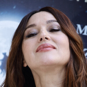 Monica Bellucci au photocall du film "La Benfana vien di Notte 2" à Rome, le 17 décembre 2021. 